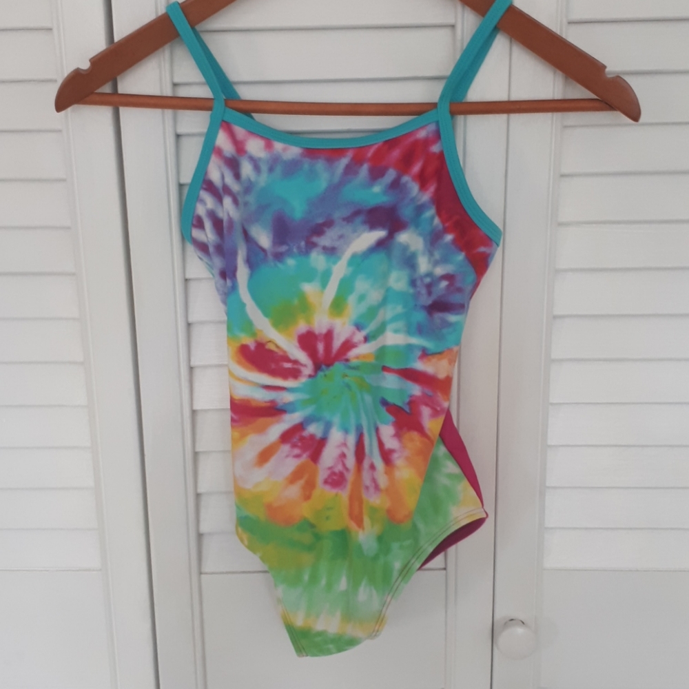Girls Exhilaration swimsuit. Size 7/8.
